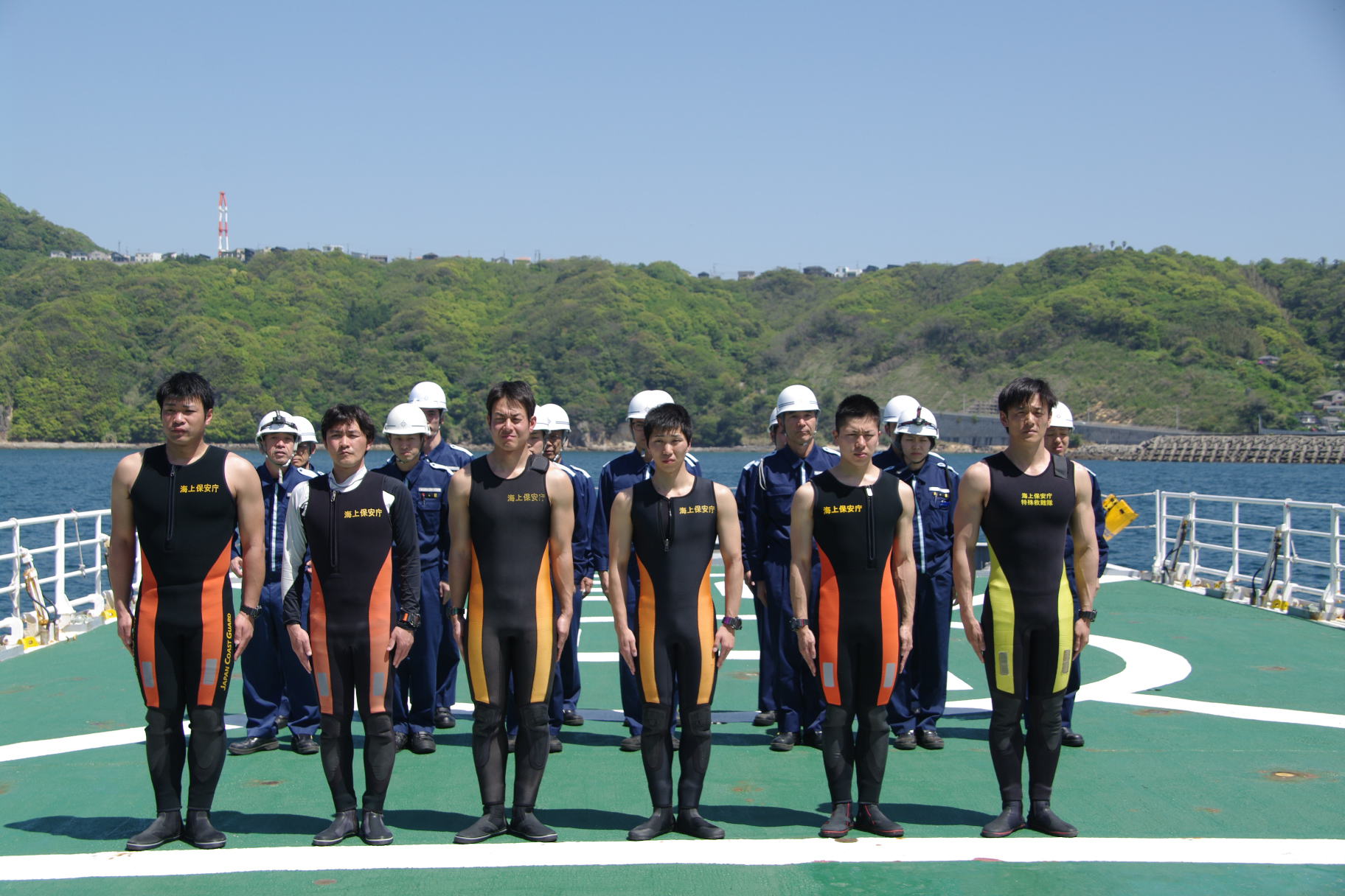 整列する潜水士